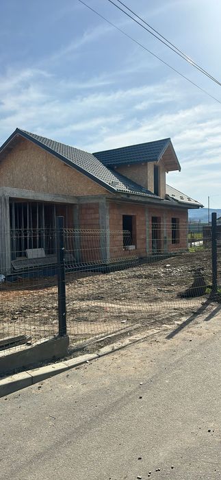 Casă plan partier de vânzare