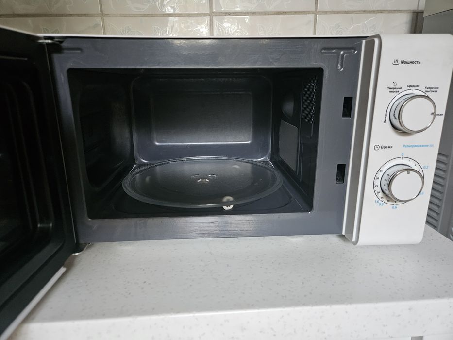 Продам микроволновку Midea бу