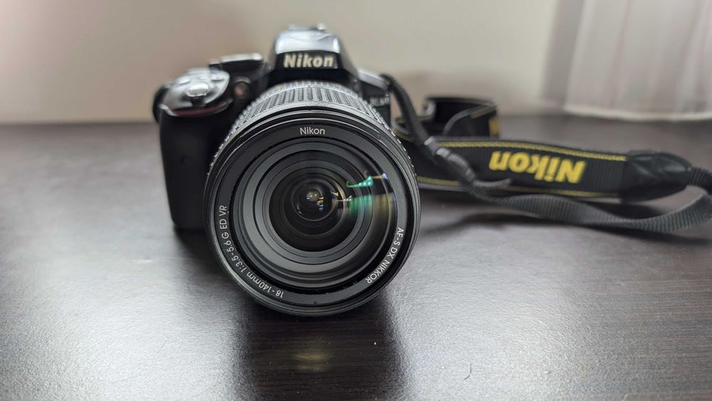 Set aparat foto DSLR Nikon D5300 si 2 obiective Nikon VR