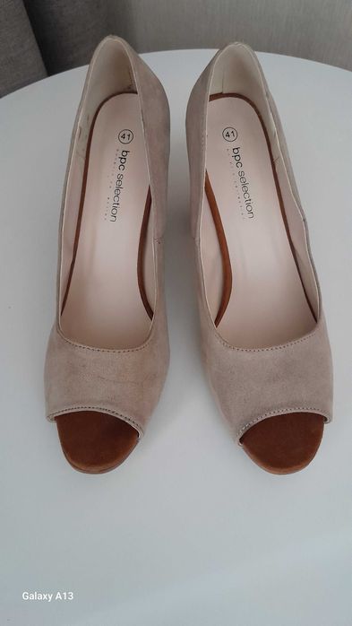 Продам женские туфли