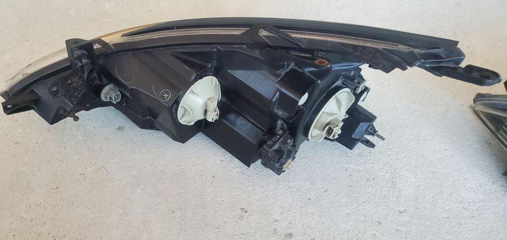 Фар десен Мицубиши Грандис