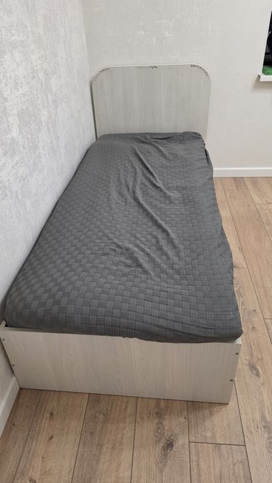 Продам кровать с матрасом