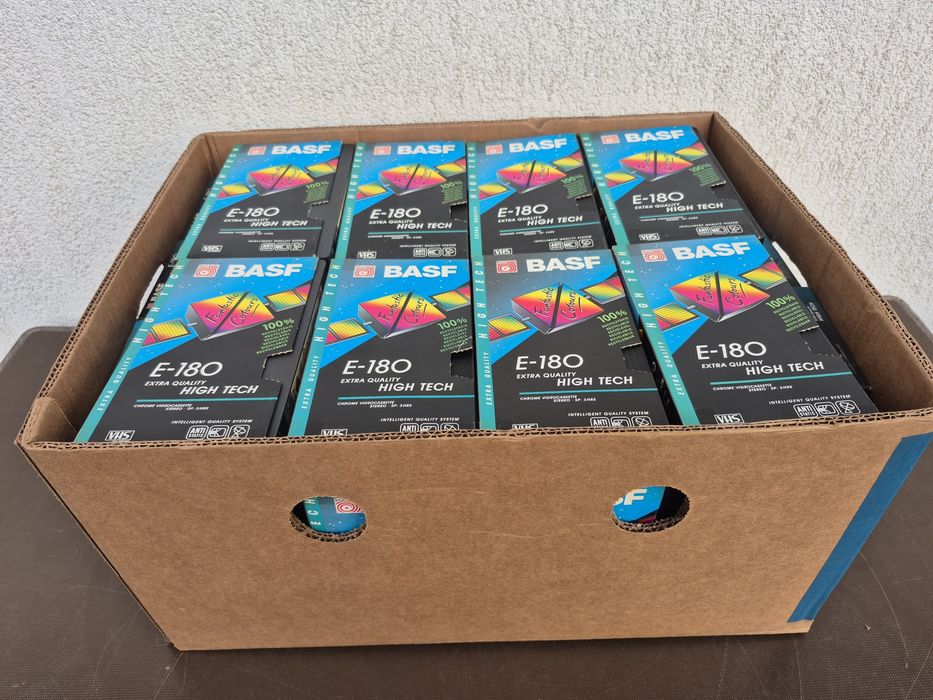 Vând 70 casete video VHS originale Basf de  180 min. colectie de filme