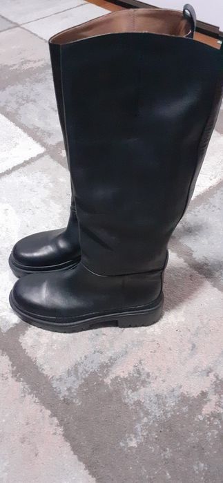 Vând cizme din piele naturală brand Arket Suedia