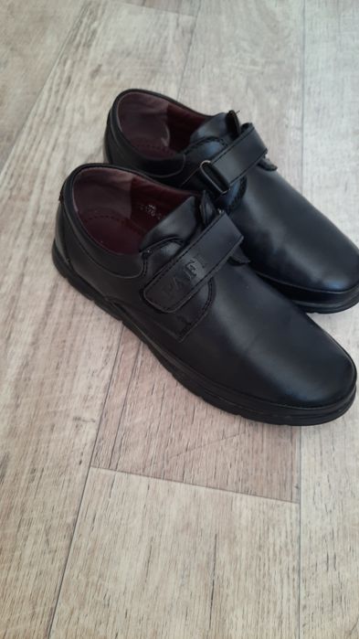 Продам туфли на мальчика pafi