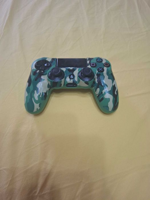 Продавам Playstation 4 fat 500 GB