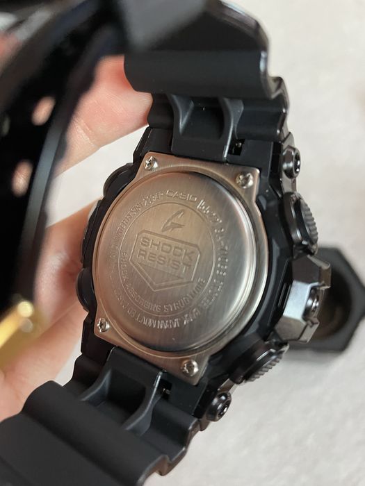 НОВ Casio G-shock GA-710GB-1AER