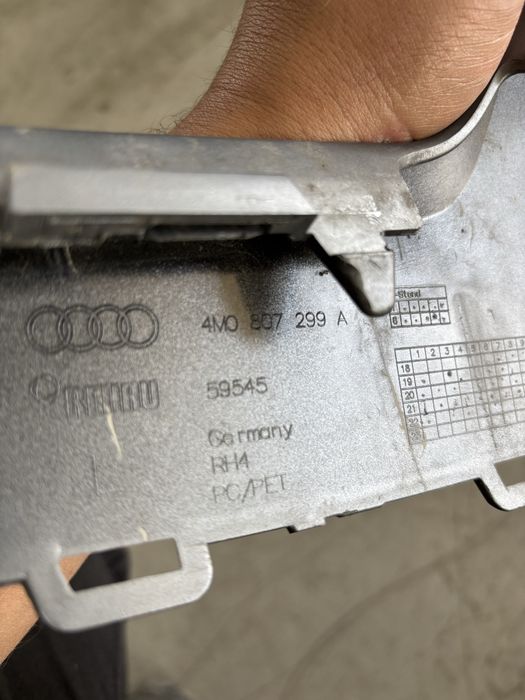 лява лайсна за предната броня за audi q7 sq7/4M0807299A
