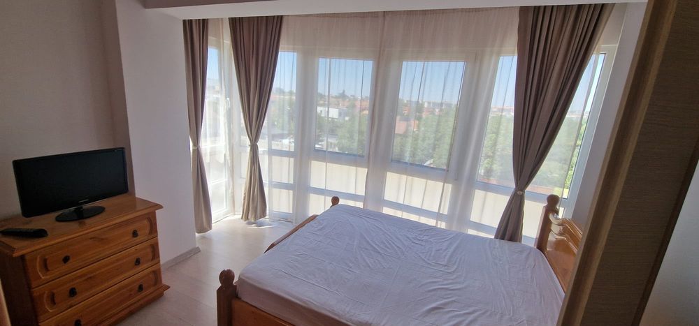 Inchiriez apartament cu 3 camere