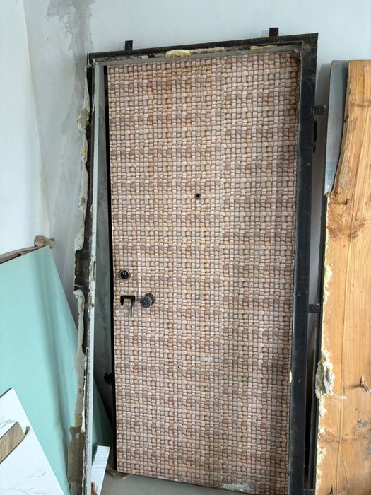 Дверь железная продам