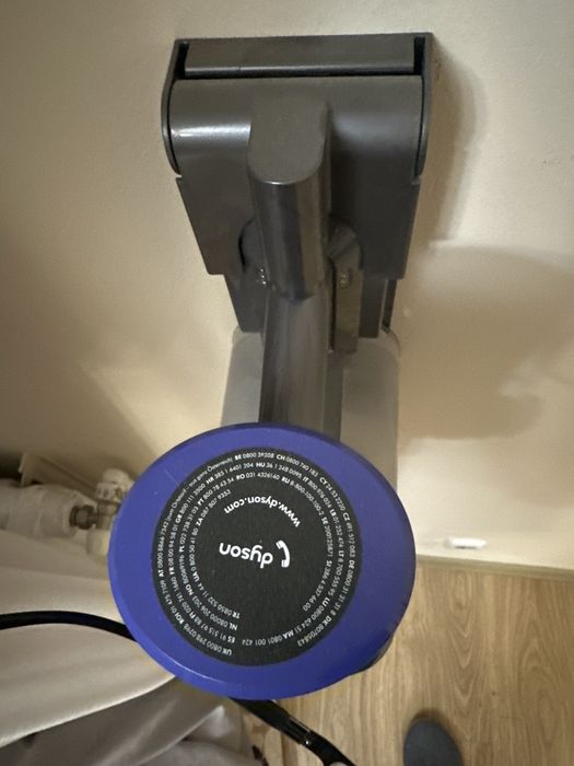 Продам пылесос Дайсон v8 animals