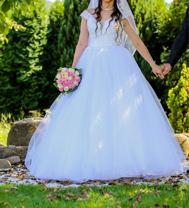 Vând rochie de mireasă stil prințesă