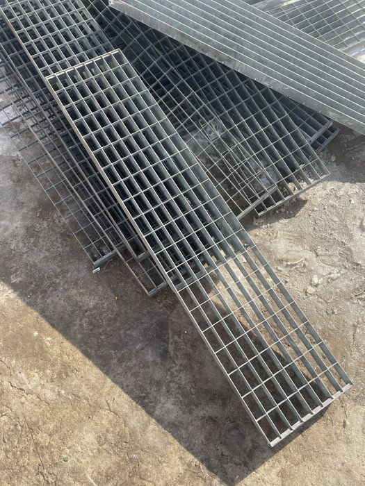 Trepte zincate galvanizate