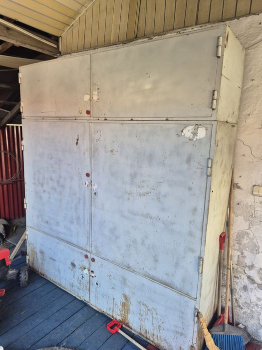 Шкаф сейф железный