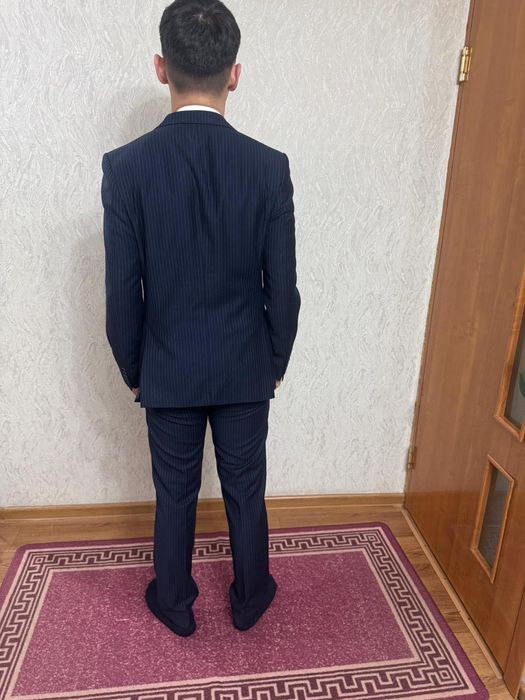 Продается мужской костюм