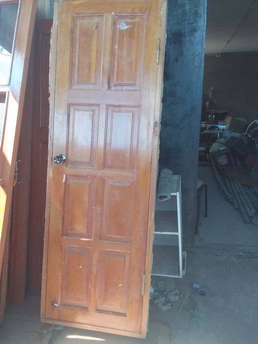 Оконные блоки, двери, столы, подставки для телевизора