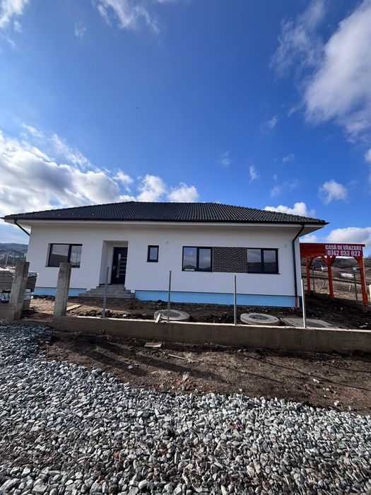 Persoana fizica vand casa unifamiliala Parter intrare Chinteni 170mp