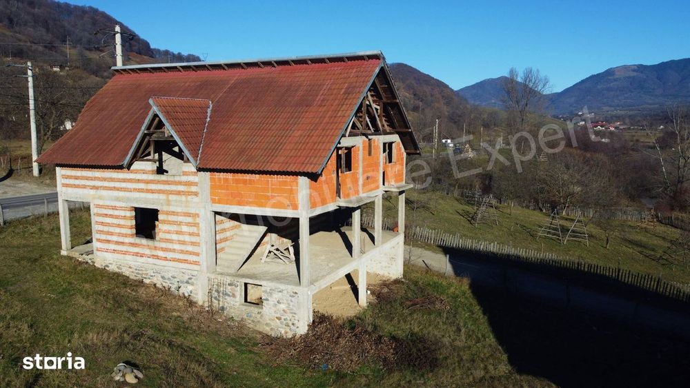 Casă de vânzare în comuna Corbeni, sat Oestii Ungureni, județ Argeș.