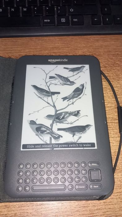 Vând Kindle  D00901