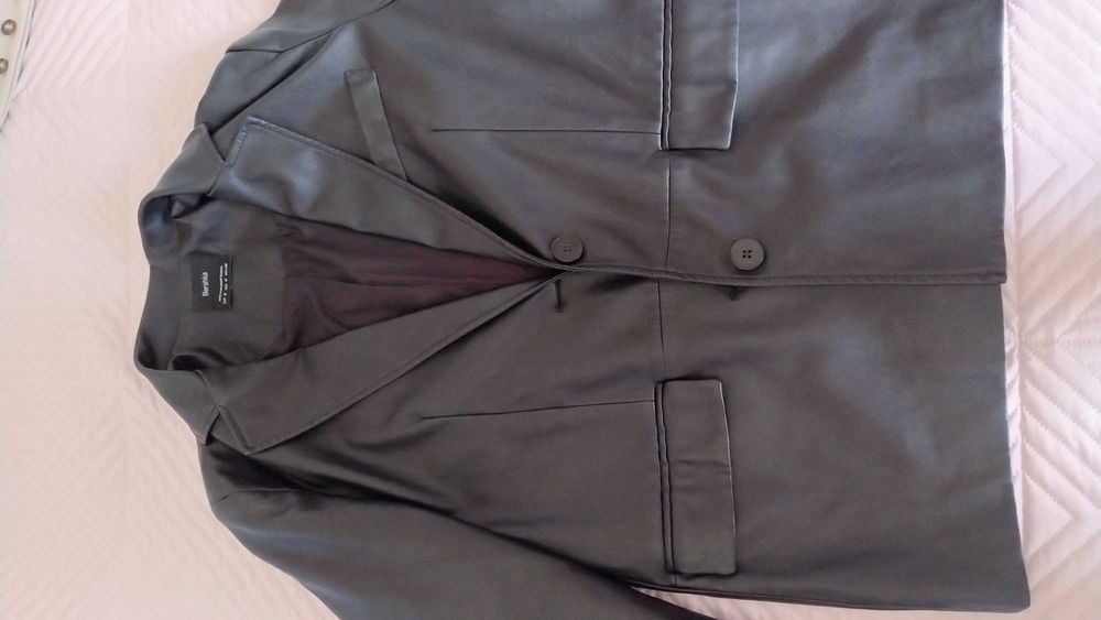 Кожено  сако BERSHKA M