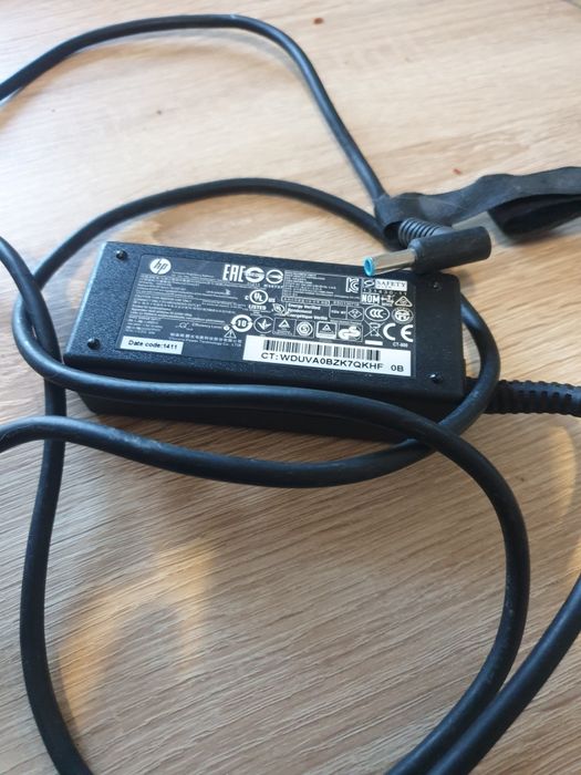 Alimentatoare laptopuri 19 V. Pret 50 lei fix