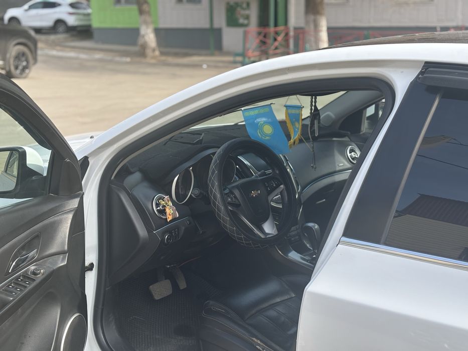 Продам Chevrolet Cruze 2013