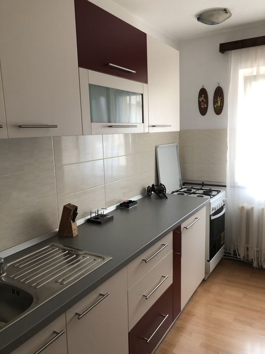 Persoana fizica inchiriez apartament cu 3 camere in Valea Aurie