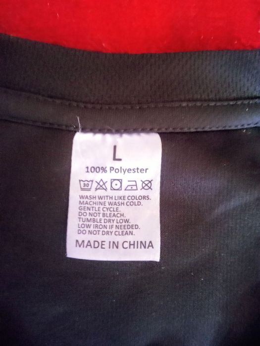 Продам футболку  Paris