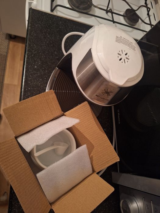 Кофеварка Konka .