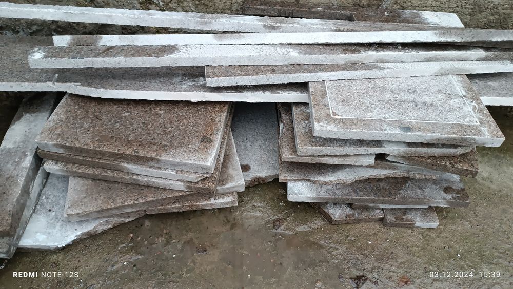 Куски и целые остатки гранита