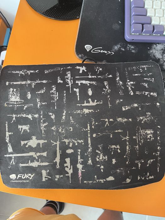 Продавам мишка клавиатура слушалки и малспад