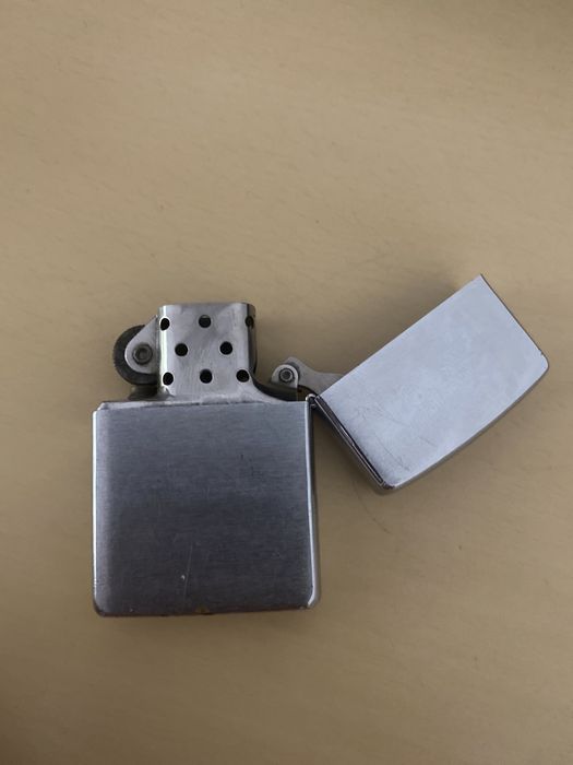 Vand bricheta Zippo an de fabricație 1993