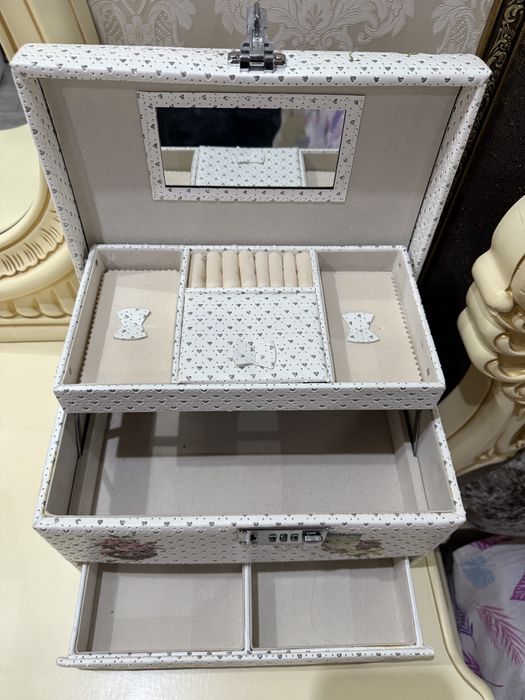 Сундук доя украшений