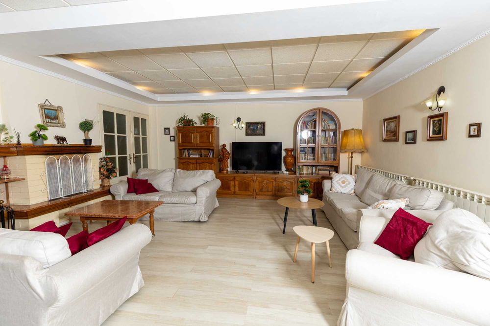 Majorat la Breaza - Casa de vacanta cu piscina, masa de biliard si ping pong - 19 persoane