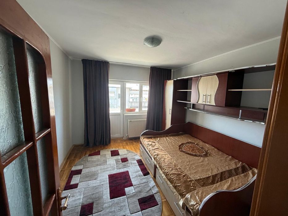 Apartament 3 camere , zona Romarta