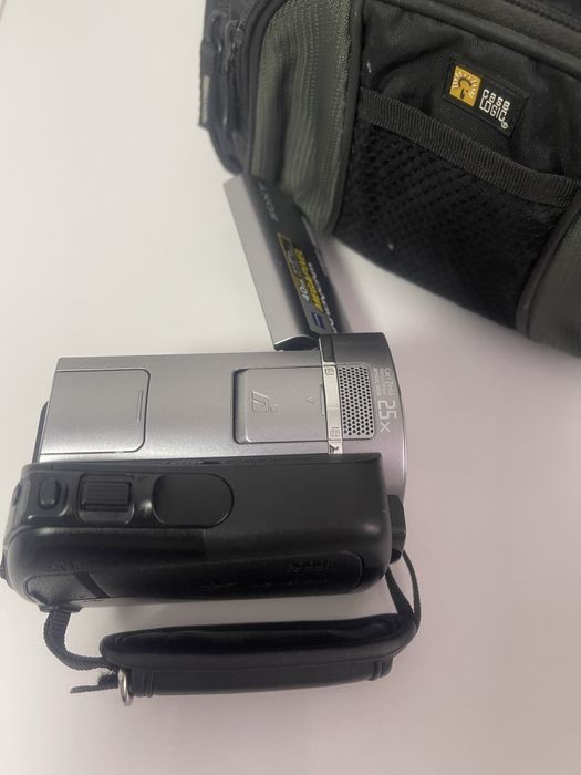 Продам видеокамеру Сони Sony DSR-SR65