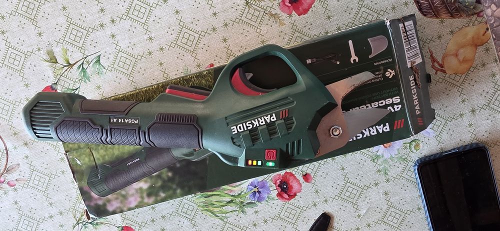 Foarfecă cu acumulator