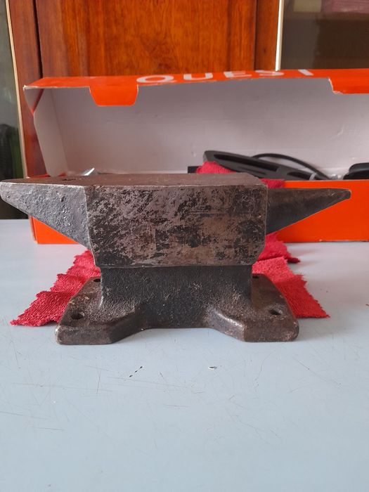 Наковальня для работы.