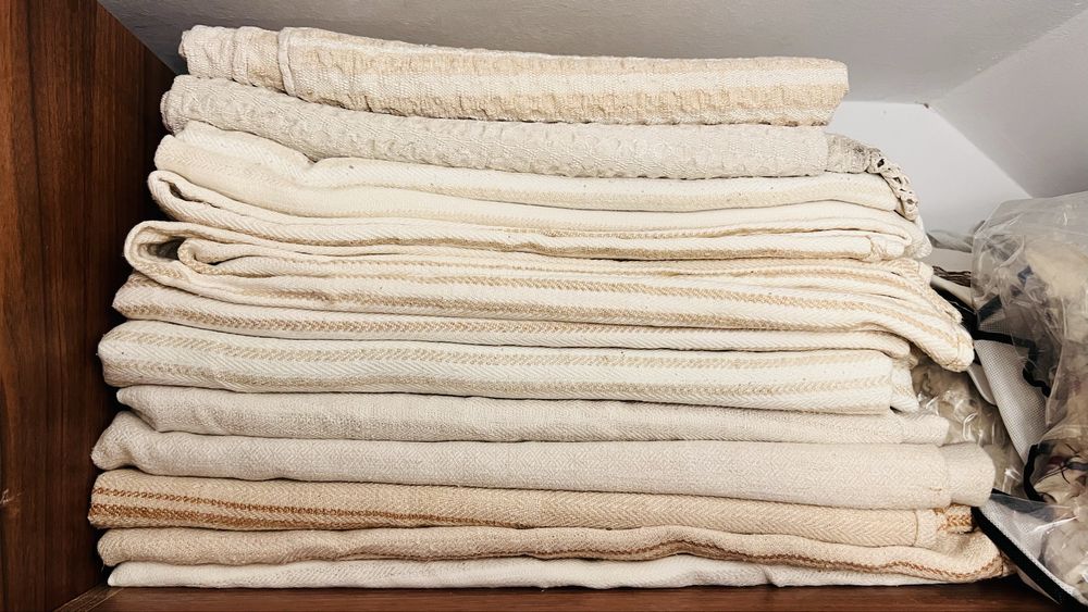 Vand cuverturi / fete de masa / tindee