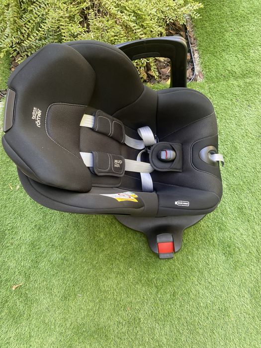 Scaun auto Britax Römer DUALFIX, cu bază ISOFIX și rotire 360°