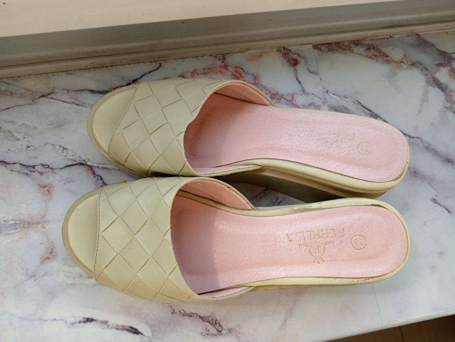 Шлепки на платформе 1500