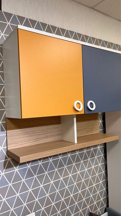 Навесные шкафы и полки