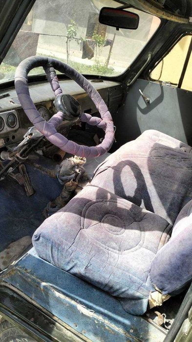 Uaz moshinasi sotiladi
