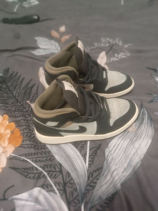 Jordan 1 Mid mărimea 40 miau rămas mici  nu prea i-am purtat