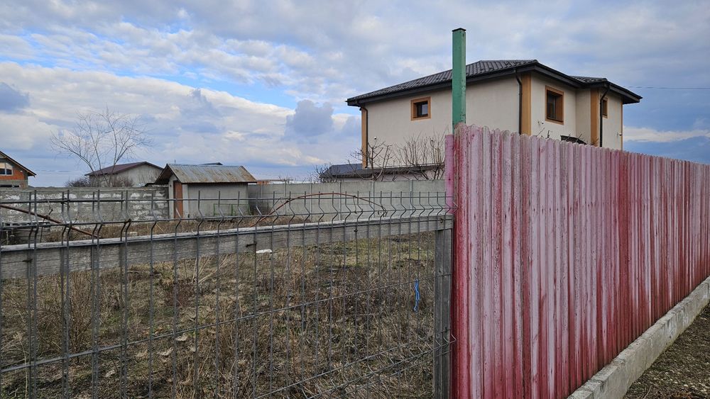 Vind teren intravilan suprafata utila 410 Mp utilități put,curent.