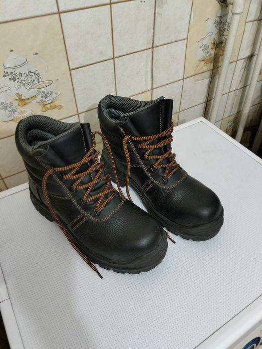 Ботинки кожаные,