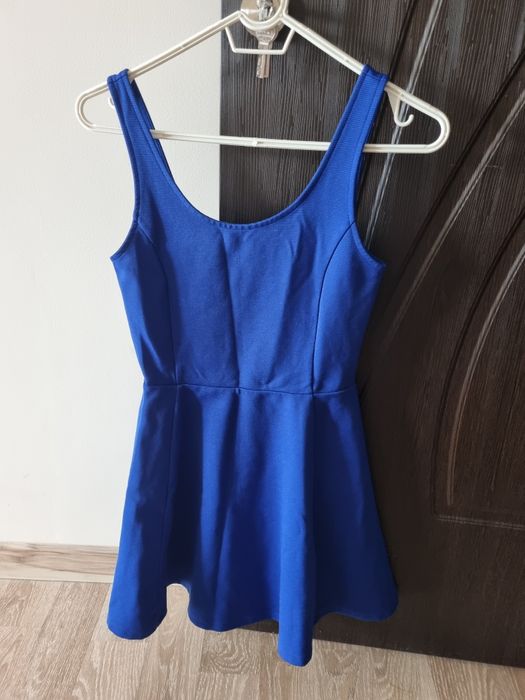 Запазени цветни рокли