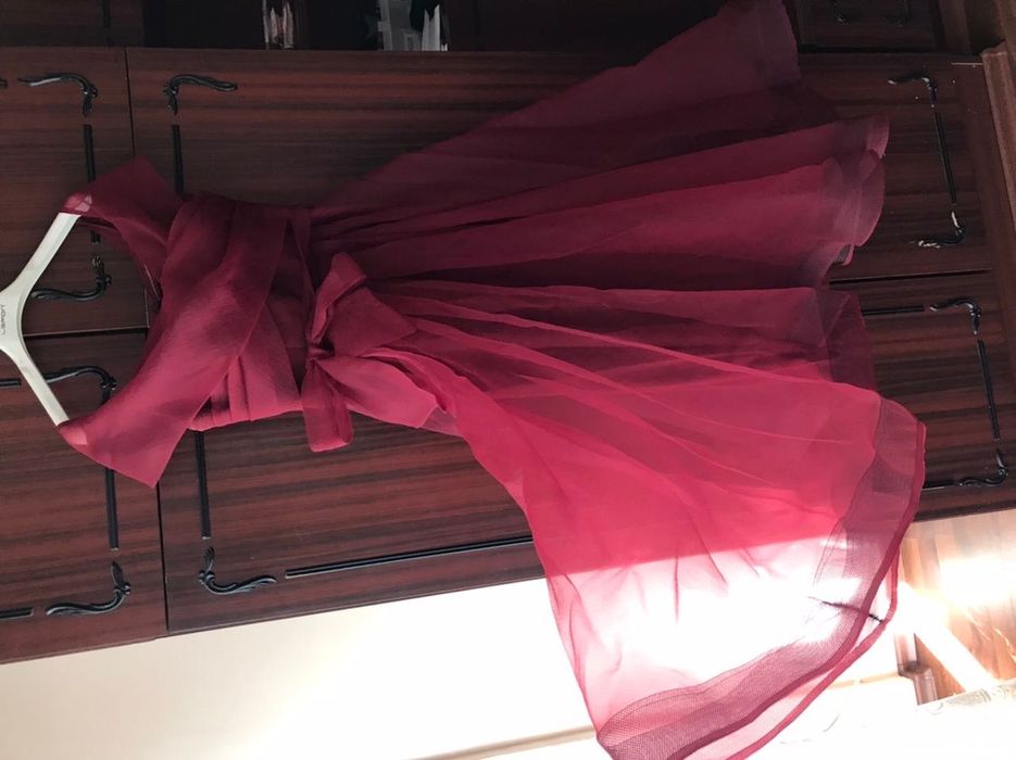 Уникална дамска рокля цвят класическо Бордо