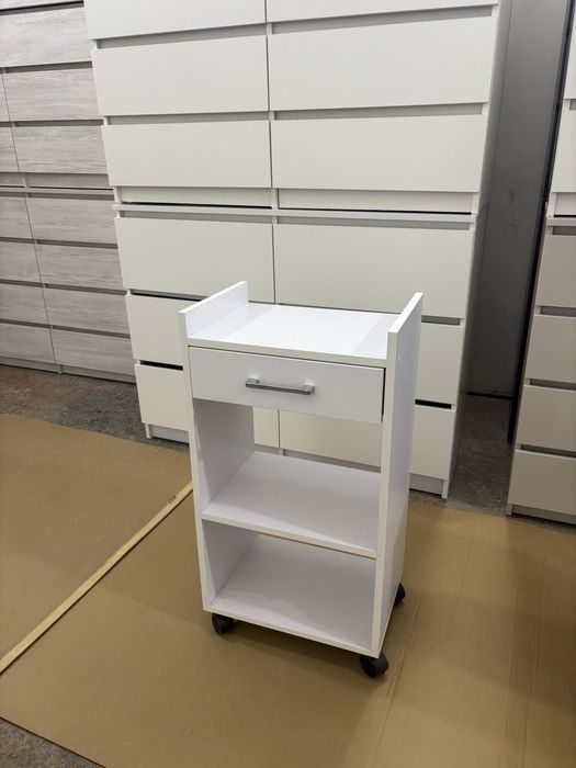 Тумбочка на роликах.  Тележка для салона красоты и косметологии