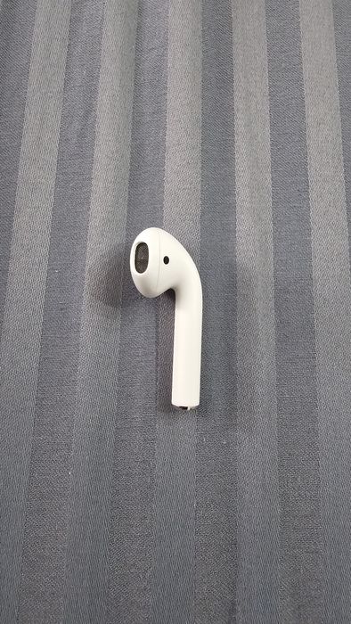 Apple AirPods (2nd generation)